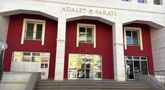 Manisa'da okulda Atatürk'e hakaret ettiği öne sürülen öğretmen tutuklandı