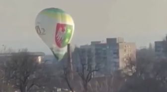 Polonya'da Sıcak Hava Balonu Apartmana Çarptı: 1 Ölü, 2 Yaralı