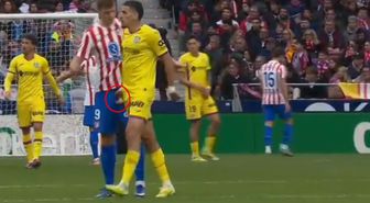 Sörloth'un cinsel organını tutan futbolcuya kırmızı kart