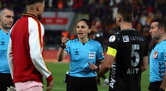 Süper Lig'de 22 yıl sonra kadın hakem düdük çaldı