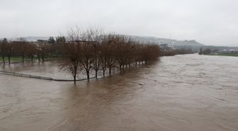 Diyarbakır'da sağanak sonrası dereler taştı, tarım arazilerini su bastı