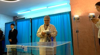 Kazakistan'daki anayasa referandumu için Başkonsoloslukta sandık kuruldu