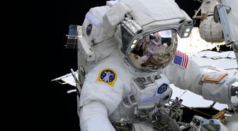 NASA, Ay'a dönüş programı Artemis'in ilk mürettebatlı misyonunu nisan başında yapmayı planlıyor