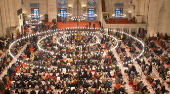 Süleymaniye'de 3 bin çocuk aynı sofrada iftar açtı
