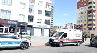 Üçüncü kattan düşen yaşlı adam öldü