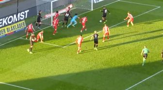 Boş kaleye gol atamadı