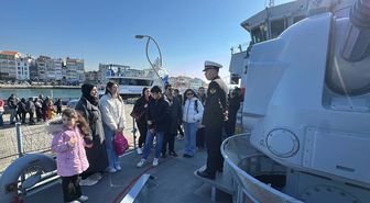 Çanakkale'de Deniz Kuvvetleri Komutanlığı'na bağlı gemiler ziyarete açıldı