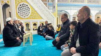 Hakkari'de Kadir Gecesi dualarla idrak edildi
