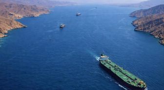 Hürmüz Boğazı'ndan 'İran'a ait olmayan' ilk ham petrol tankeri geçti