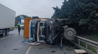 Samsun'da Kamyon Bariyerlere Çarptı: 1 Yaralı