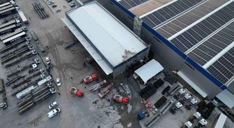Lojistik firmasında yangın: 1 itfaiye eri yaralandı