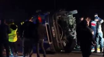 Otomobille minibüs çarpıştı: 2 ölü, 12 yaralı