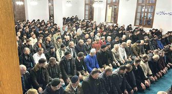 Sakarya'da Kadir Gecesi'nde vatandaşlar camilere akın etti