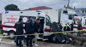 Ambulans ile kamyon çarpıştı: 1 ölü, 3 yaralı
