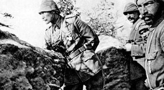 Atatürk, 18 Mart'ta denetime giderken bombardımana yakalanmış