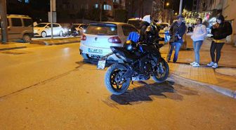 Bafra'da motosiklet otomobile çarptı: 1 yaralı