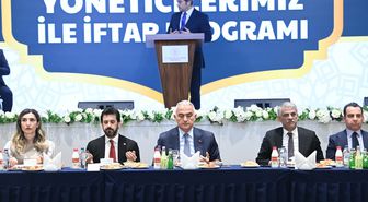 Bakan Ersoy, bakanlığa bağlı kurum yöneticileriyle iftarda bir araya geldi