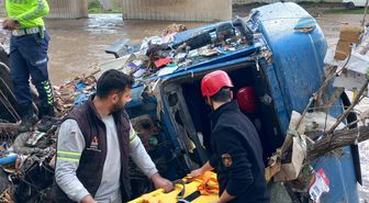 Osmaniye'de Çaya Uçan TIR'ın Şoförü Hayatını Kaybetti