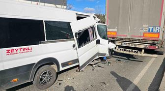 Çerkezköy'de işçi servisi tıra çarptı: 1'i ağır 4 yaralı