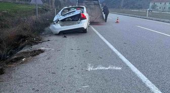 Çorum'da otomobil dereye devrildi: 4 yaralı
