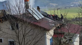 Evde çıkan yangında öldü, eşi yaralandı