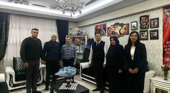 Gazetecilerden şehit ailesine anlamlı ziyaret