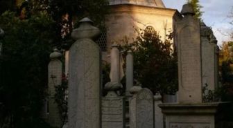 İlber Ortaylı'nın mezarı nerede? Fatih Camii Haziresinde kimlerin mezarı var?