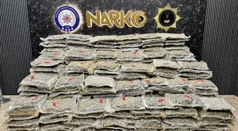 Küçükçekmece'de 4 TIR'da 527 kilo uyuşturucu ele geçirildi