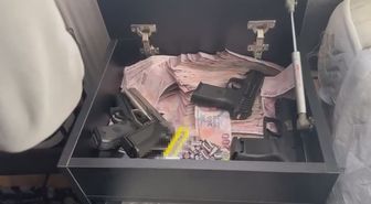 Maltepe'de uyuşturucu operasyonu; gizli bölmede silah ve yüklü para ele geçirildi