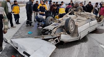 Çorum'da Kontrolden Çıkan Otomobil Elektrik Direğine Çarptı: 3 Yaralı