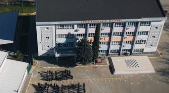 İlkokul öğrencileri Çanakkale şehitlerini özel koreografi ile andı