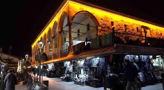 Konya'da Ramazan ayının son teravihinde camiler doldu
