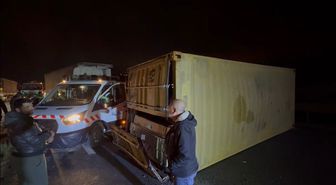 Kuzey Marmara Otoyolu'nda 2 TIR çarpıştı: 2 yaralı