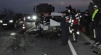 Manisa'da feci kaza: 2 ölü, 5 yaralı