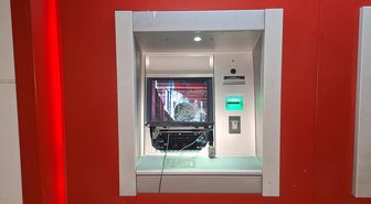 Adana'da ATM'ye zarar veren şüpheli yakalandı; olay anı kamerada