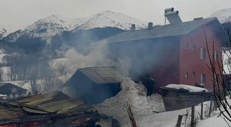 Artvin'de yangın: 1 ev, 2 ahır ve 1 ambar küle döndü