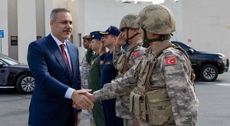 Bakan Fidan, Katar-Türk Birleşik Müşterek Kuvvet Komutanlığı Karargahı'nı ziyaret etti