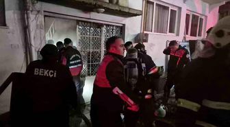 Bartın'da 4 katlı apartmanda yangın paniği: 2 kişi dumandan etkilendi
