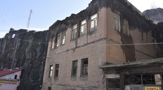 Bitlis'te tarihi evler yağışın da etkisiyle yıkılmaya başladı