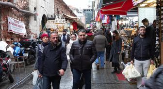Eminönü'nde bayram alışverişi yoğunluğu