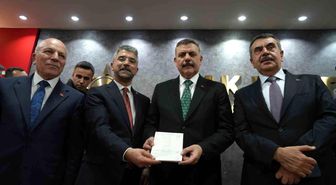 İçişleri Bakanı Çiftçi, AK Parti üyelik giriş beyannamesini imzaladı