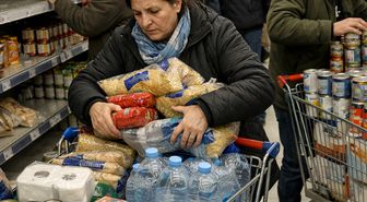 Komşuda savaş korkusu: Halk, ürün stoklamaya başladı