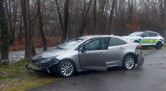Kontrolden çıkan otomobil alt yola uçtu: 3 yaralı