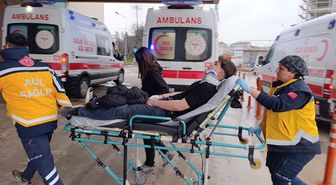 Kontrolden çıkan otomobil, istinat duvarına çarptı: 4 yaralı
