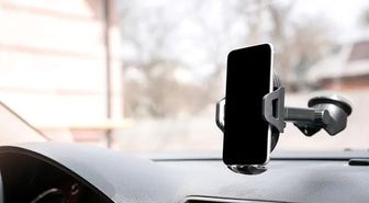 Telefon tutucu yasak mı? Arabalarda telefon tutucu neden yasak, cezası ne kadar?