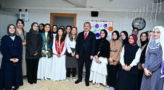 Vali Yılmaz, kız yurdunda kalan uluslararası öğrencilerle iftar yaptı