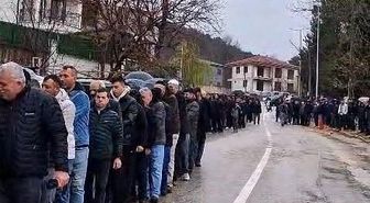 60 Yıllık Bayram geleneği: 1 kilometrelik bayramlaşma kuyruğu