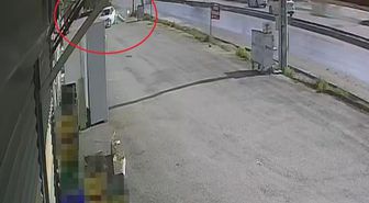 Akıl almaz kaza! Otomobil 3 iş yerinin içinden geçti