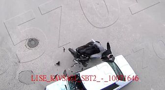 Amasya'da motosiklet ile otomobilin çarpıştığı kaza kamerada