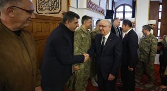 Milli Savunma Bakanı Yaşar Güler Hatay'da bayram namazı kıldı